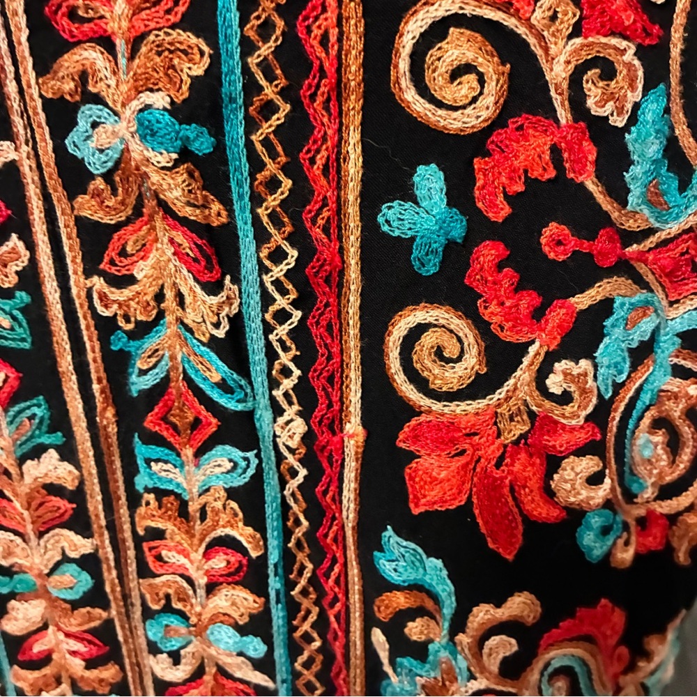 Boho vibes!!! Umgee Black Kimono with Red and Teal Embroidery - Picture 3 of 8